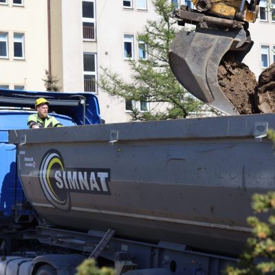 transport kruszywa budowa drogi wywrotki logistyka